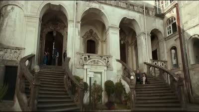 Trailer Naples in Veils