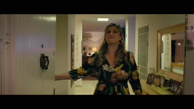 Trailer Kiss Me Before It Blows Up